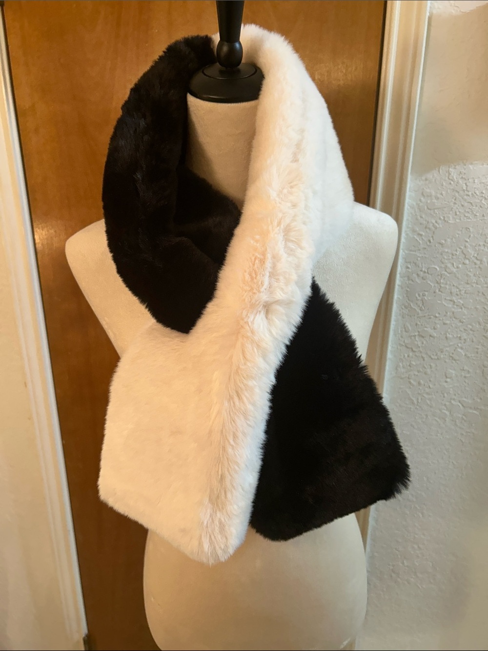 Reversible Black and White Faux Fur Scarf - Women Accessories. NWOT. So soft!